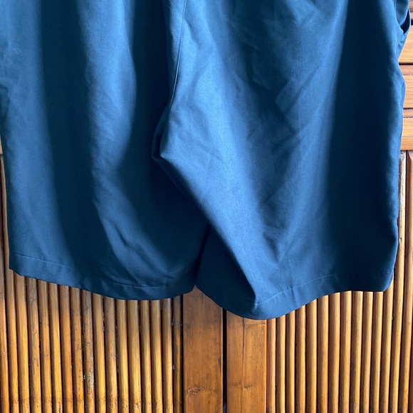 Nike Men’s DriFit Golf Shorts - Picture 7 of 13